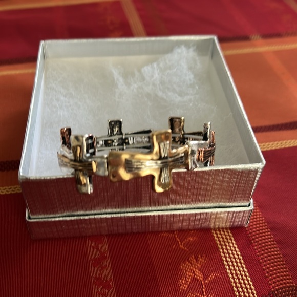 Cross bracelet! - Picture 3 of 4